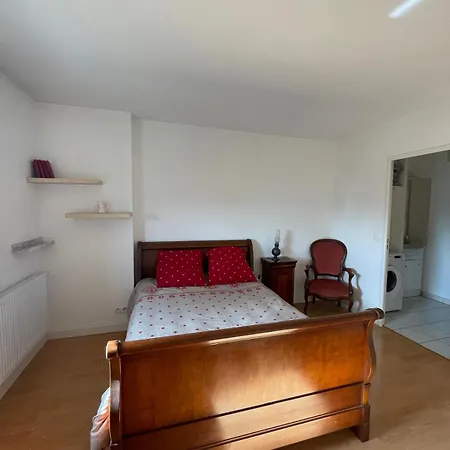 T4 Chartrons Ravezies Apartment